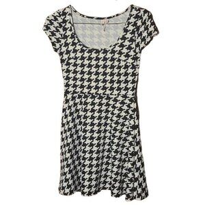 Attitude Unknown Medium Black White Fit and Flare Dress